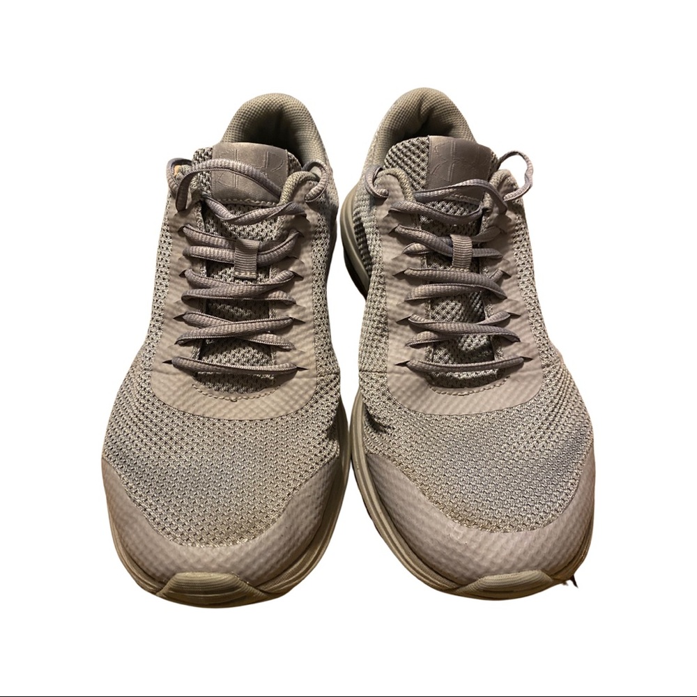 UNDER ARMOUR Men's UA Surge Running Shoes size 9 grey